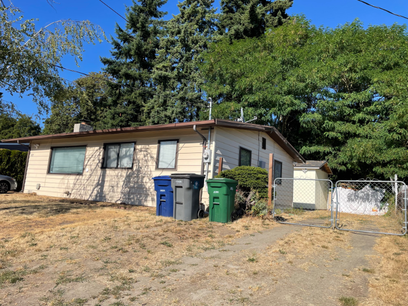 572 Edmonds Ave Ne - Photo 2 of 10