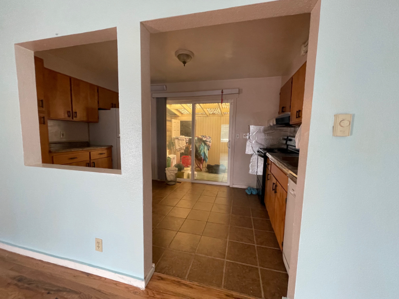 572 Edmonds Ave Ne - Photo 3 of 10