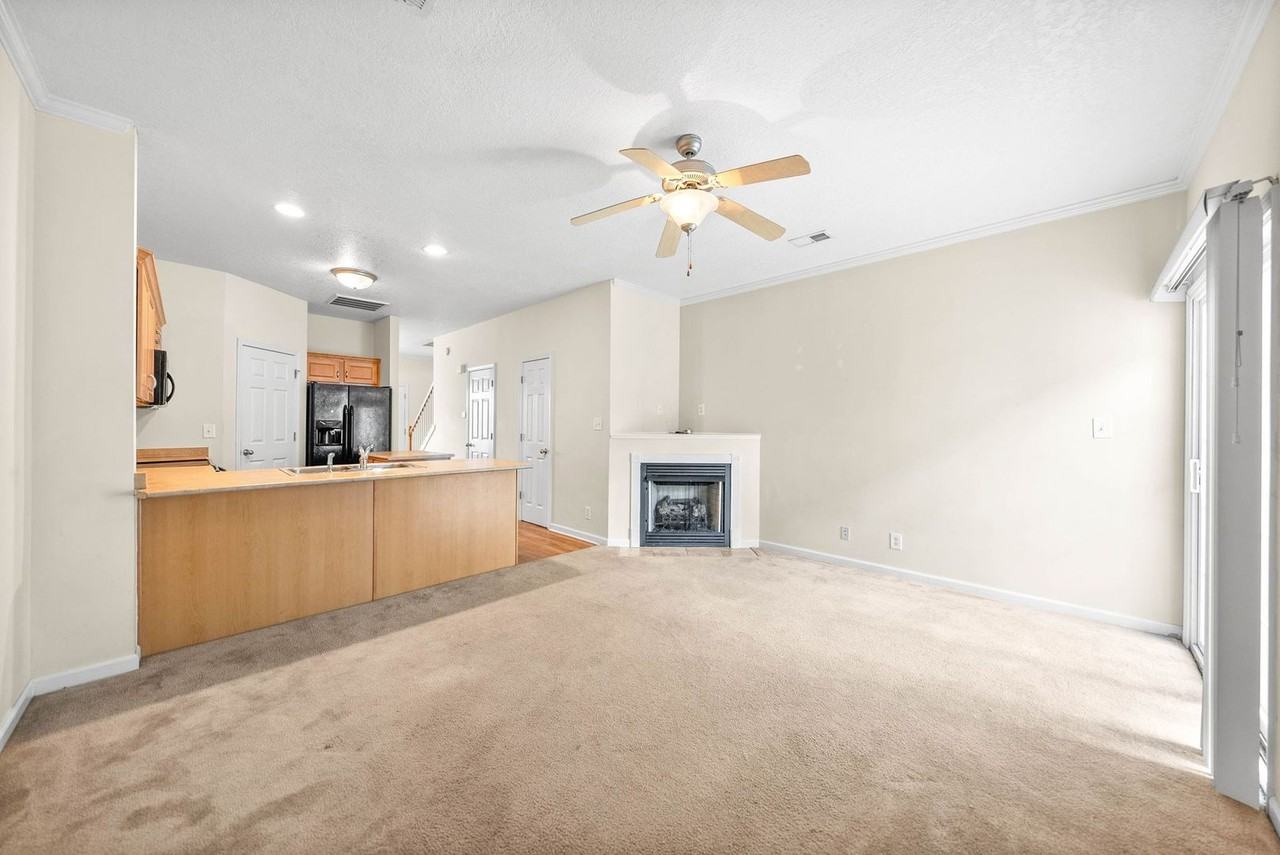 119 Alexander Blvd - Photo 2 of 25