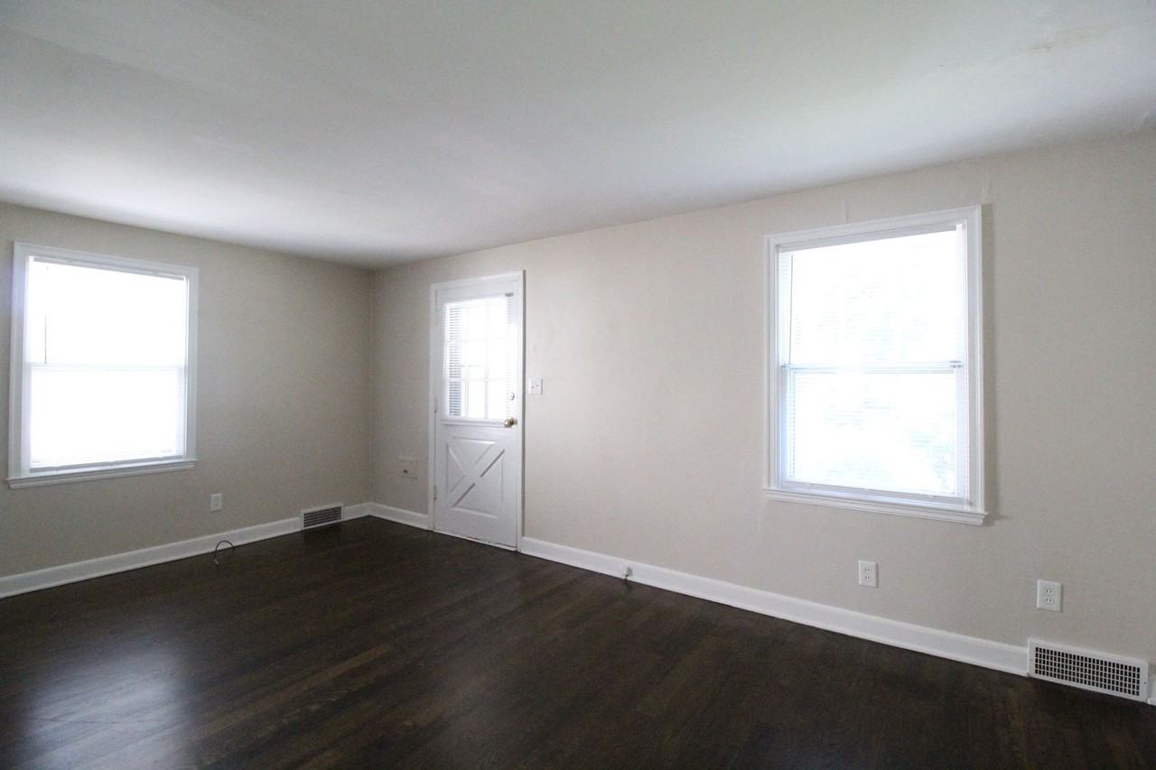 2706 Howell Ter - Photo 2 of 7
