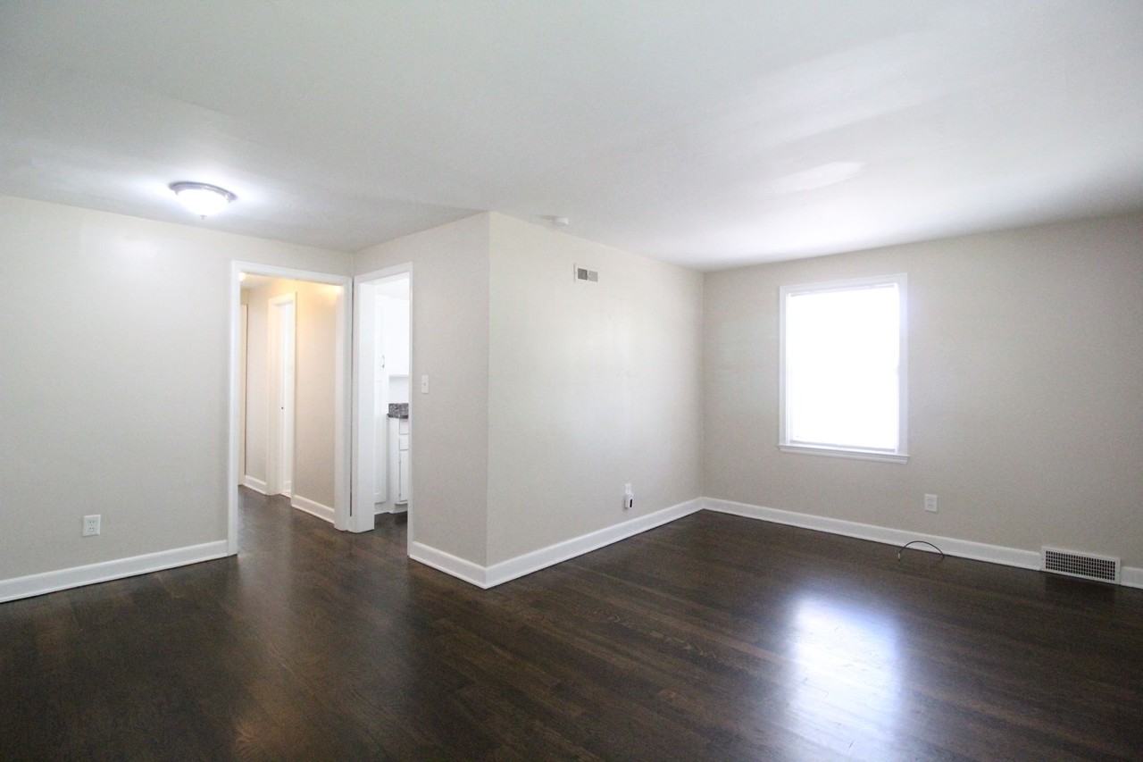 2706 Howell Ter - Photo 3 of 7