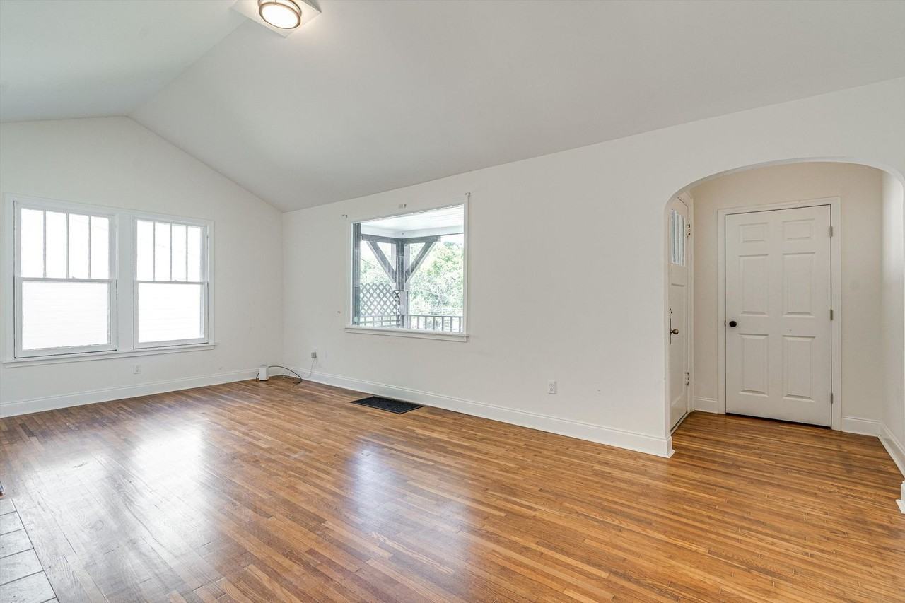 310 Gillespie Rd - Photo 3 of 18