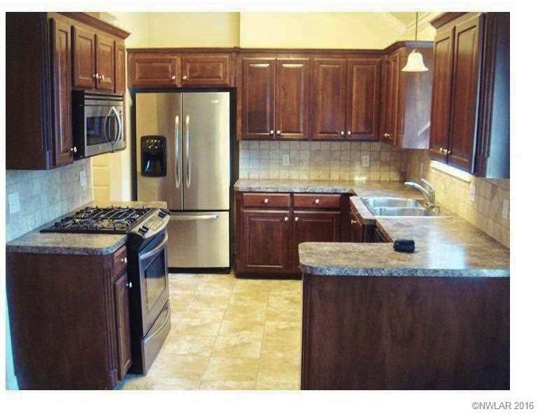 408 Silver Oaks Circle - Photo 3 of 10