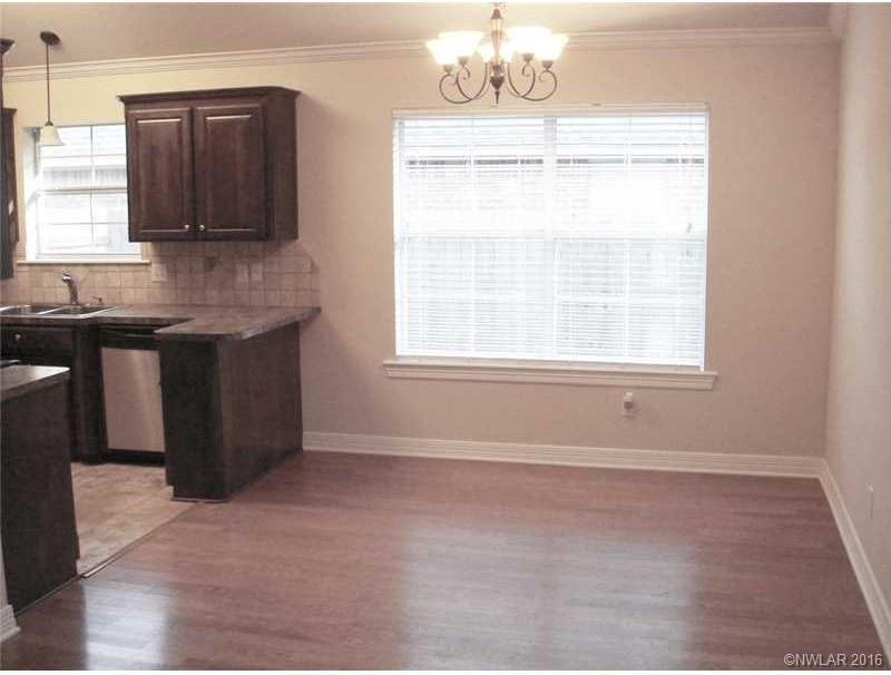 408 Silver Oaks Circle - Photo 4 of 10