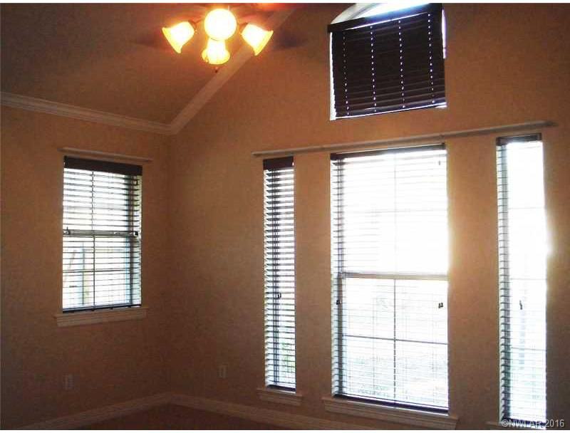 408 Silver Oaks Circle - Photo 5 of 10