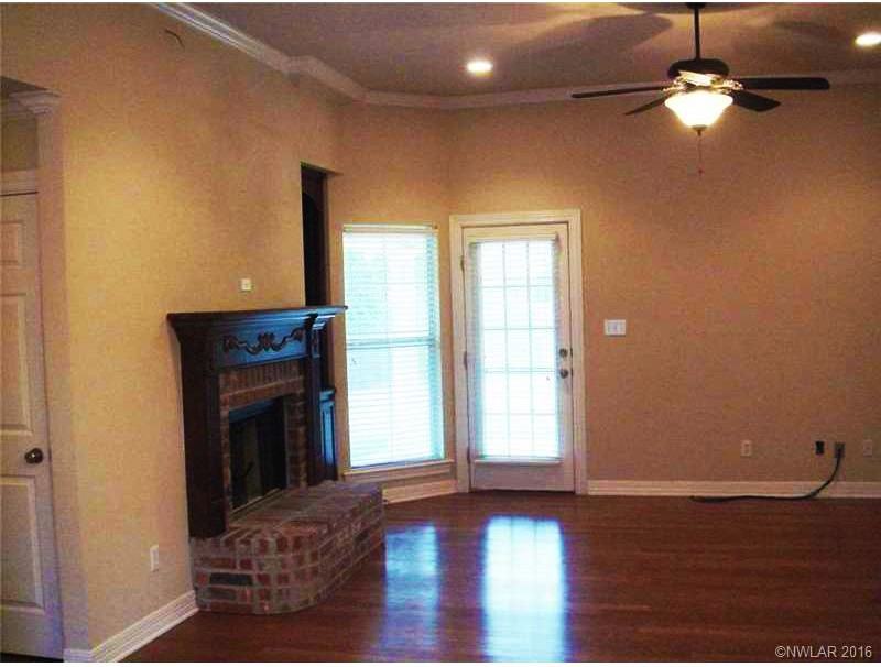 408 Silver Oaks Circle - Photo 7 of 10