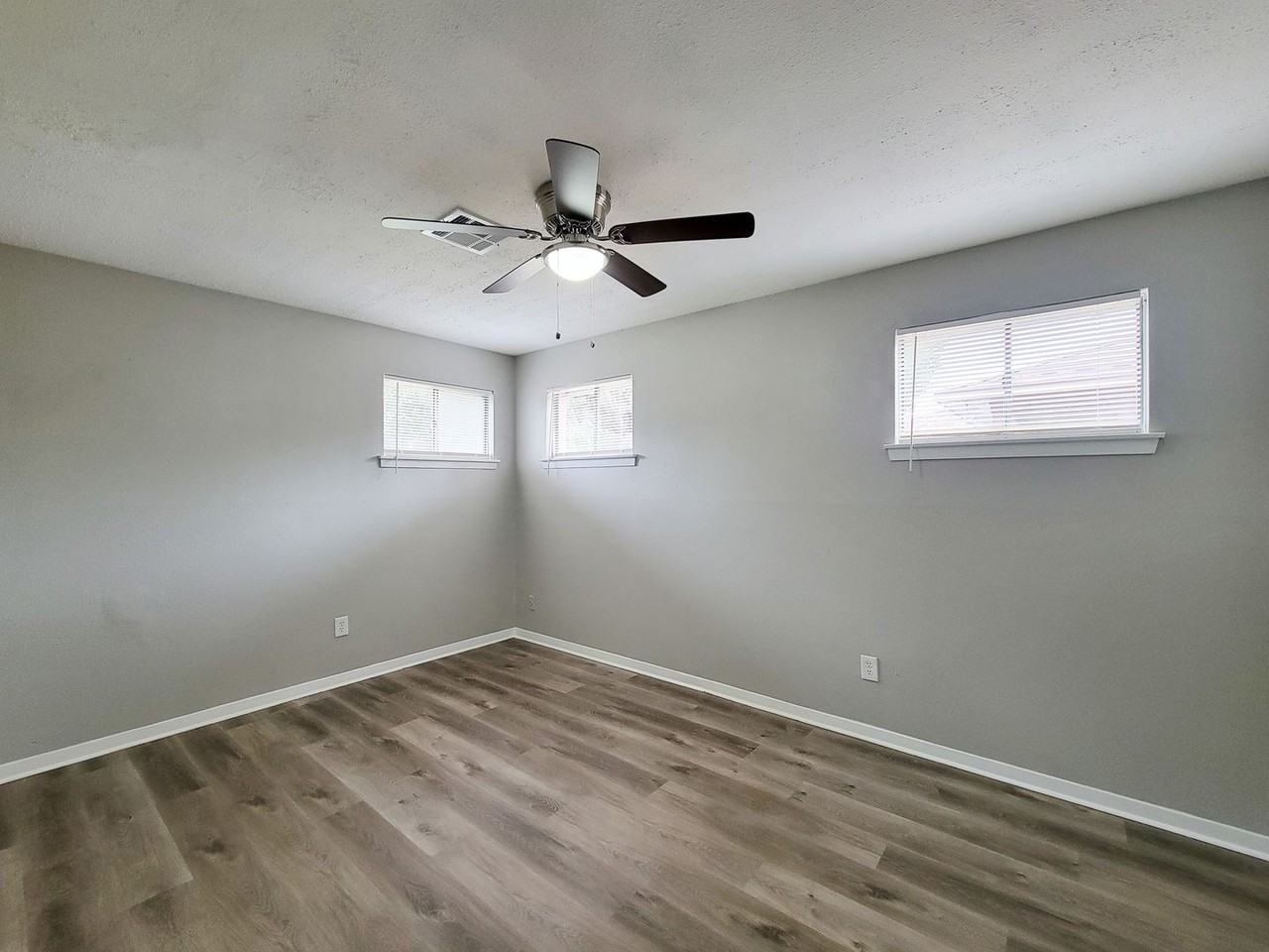 3121 Proswimmer St - Photo 4 of 25