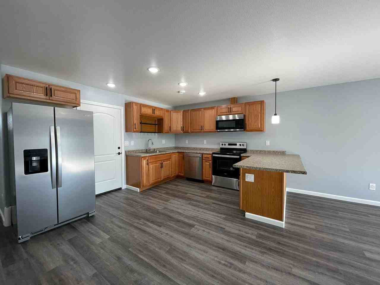 511 2nd St - Photo 4 of 39