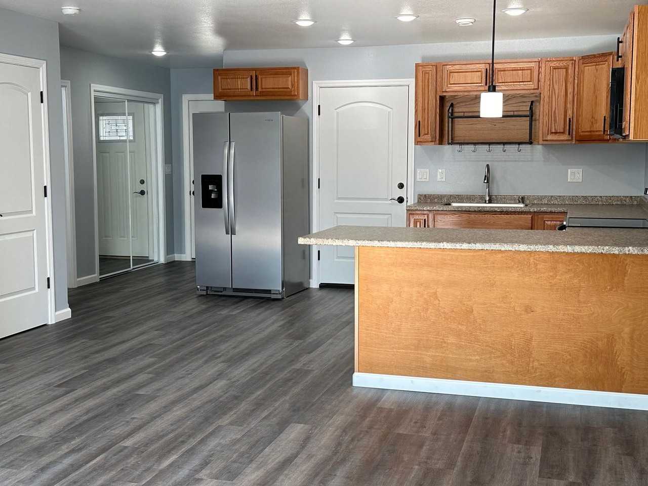 511 2nd St - Photo 7 of 39