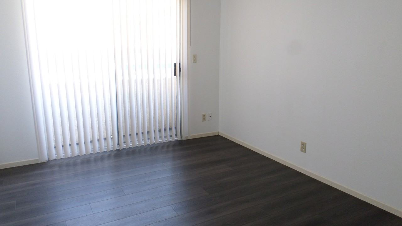 2 Bedroom 2 Bathroom Apartment - Photo 2 of 12