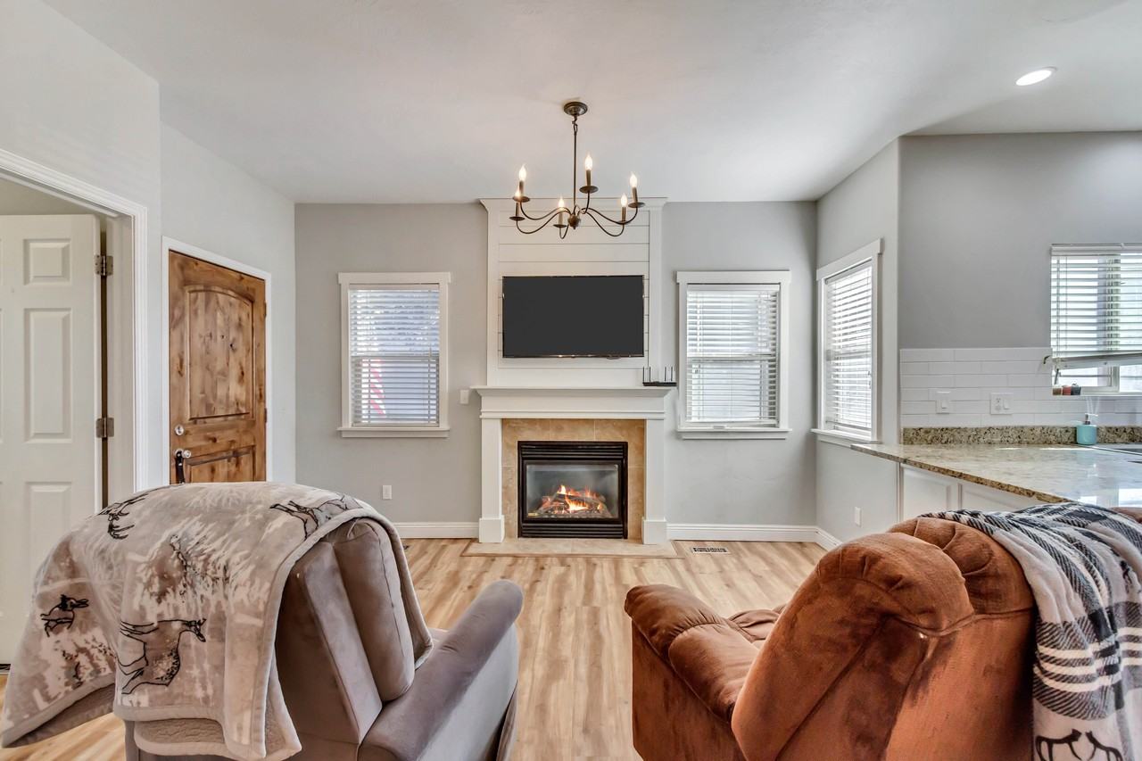 3885 E Cunninghill Dr - Photo 2 of 16