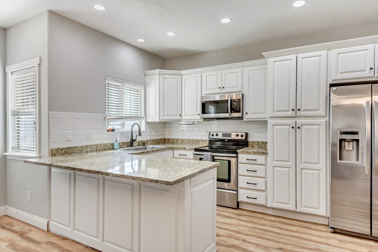 3885 E Cunninghill Dr - Photo 3 of 16