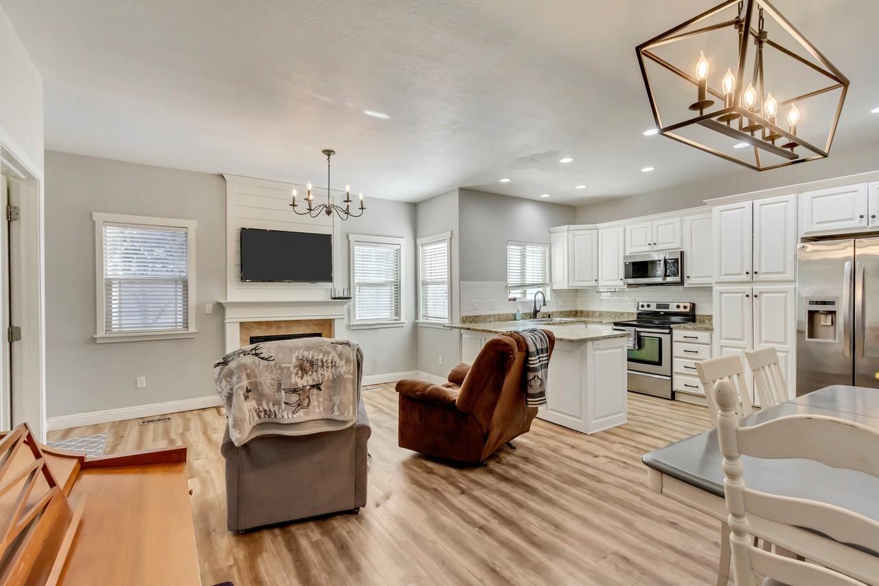 3885 E Cunninghill Dr - Photo 5 of 16