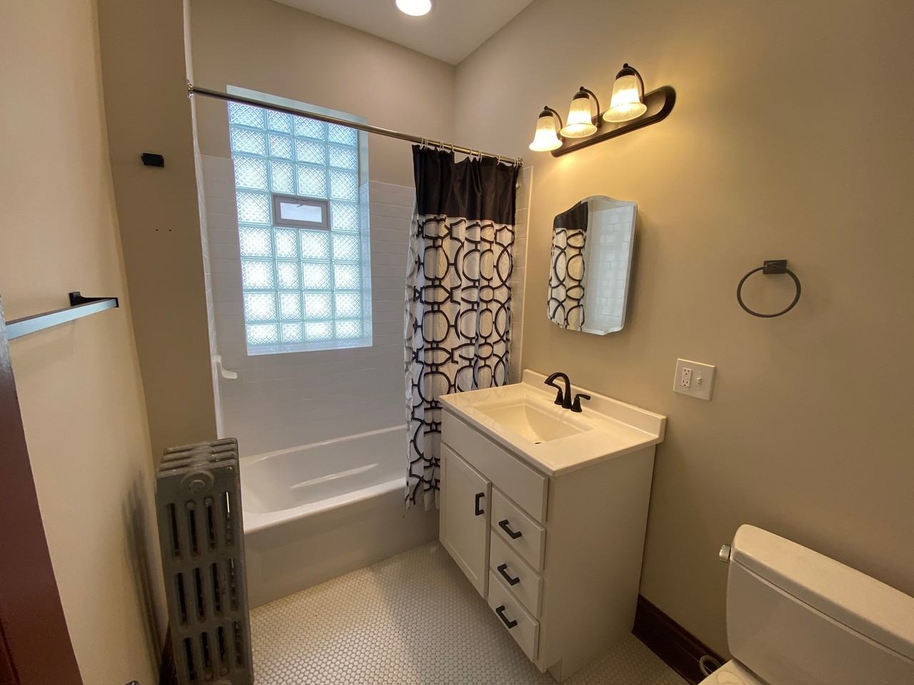 6113 S Bishop St #2 - Photo 2 of 21