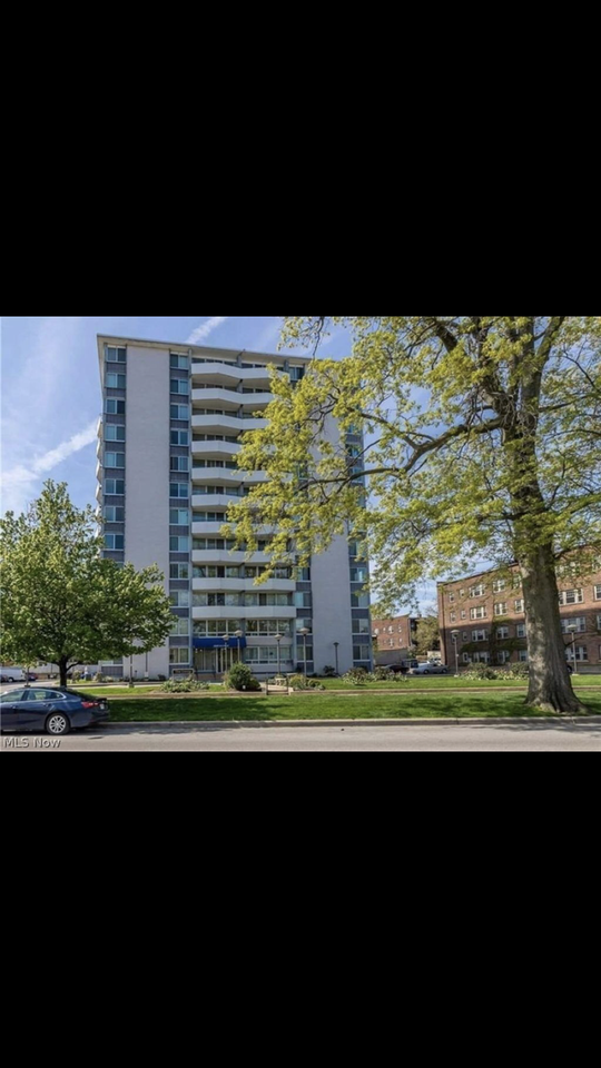 11811 Lake Ave #305