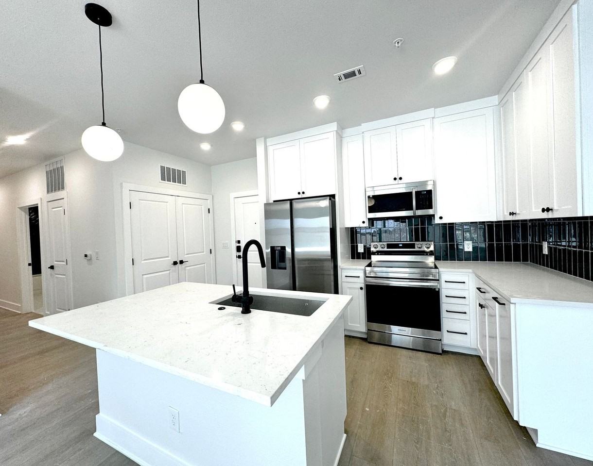 3000 Duval St #104 - Photo 6 of 38
