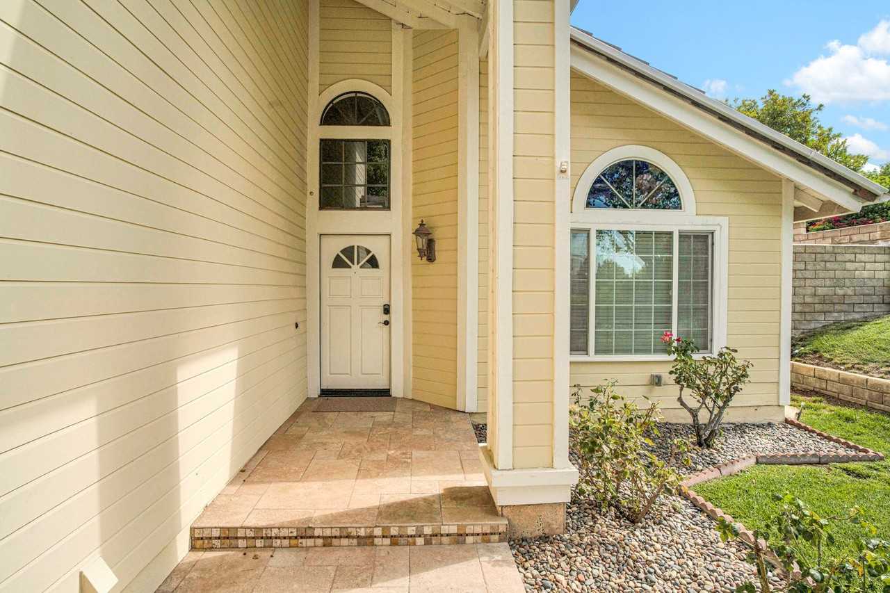 2626 Ridgebrook Pl - Photo 3 of 30