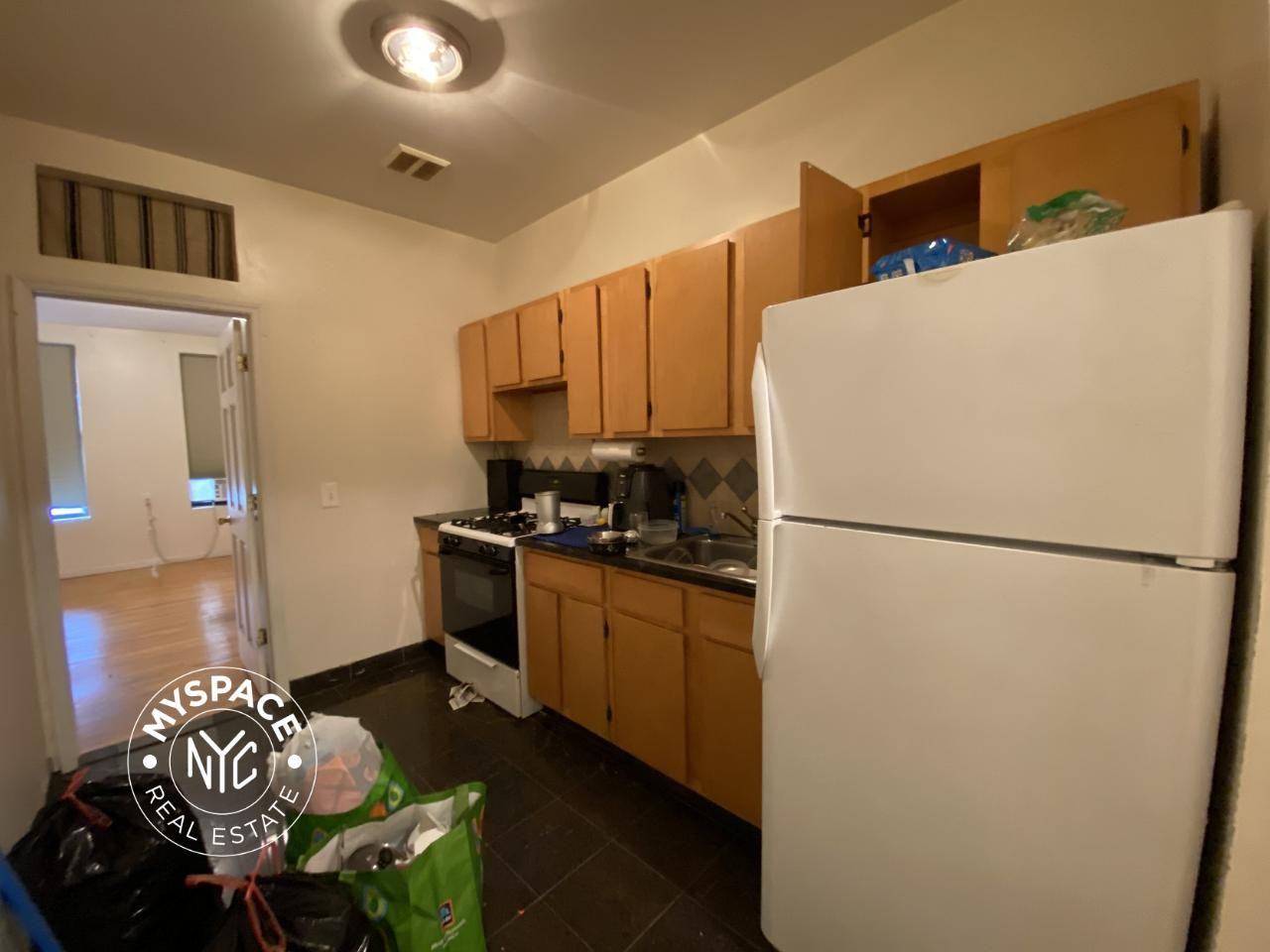 293 Troutman St #4R - Photo 3 of 6