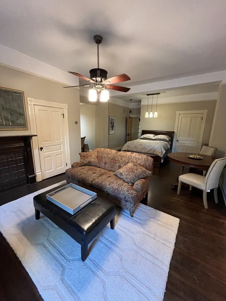 147 E Chestnut St #4 - Photo 5 of 15