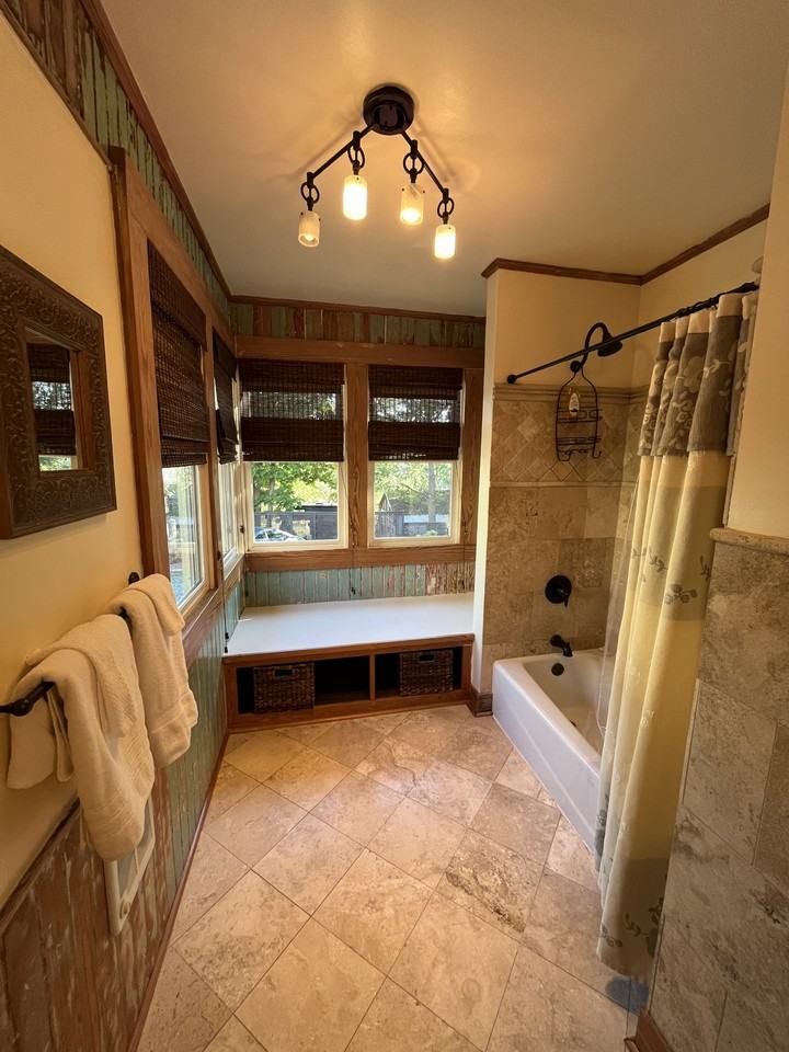 147 E Chestnut St #4 - Photo 7 of 15