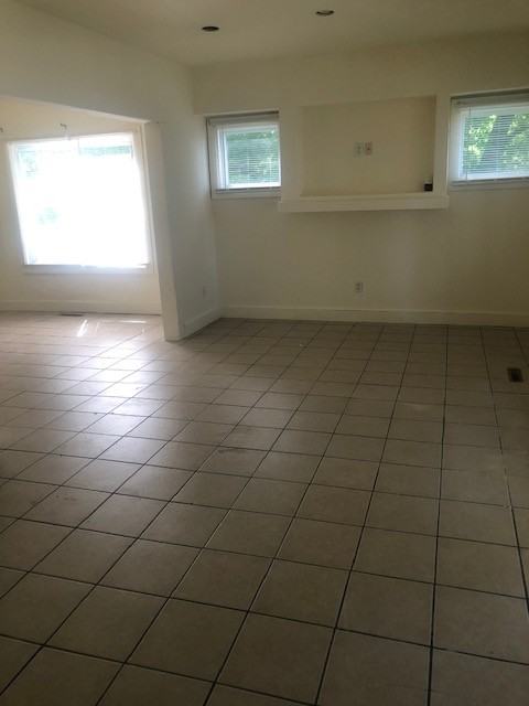 1739 W Custer Ave - Photo 3 of 8