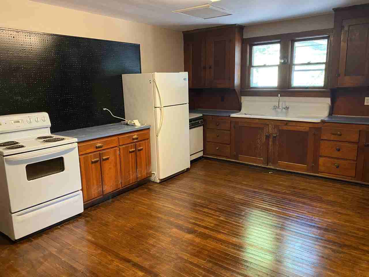 828 Elmwood St #NA - Photo 3 of 12