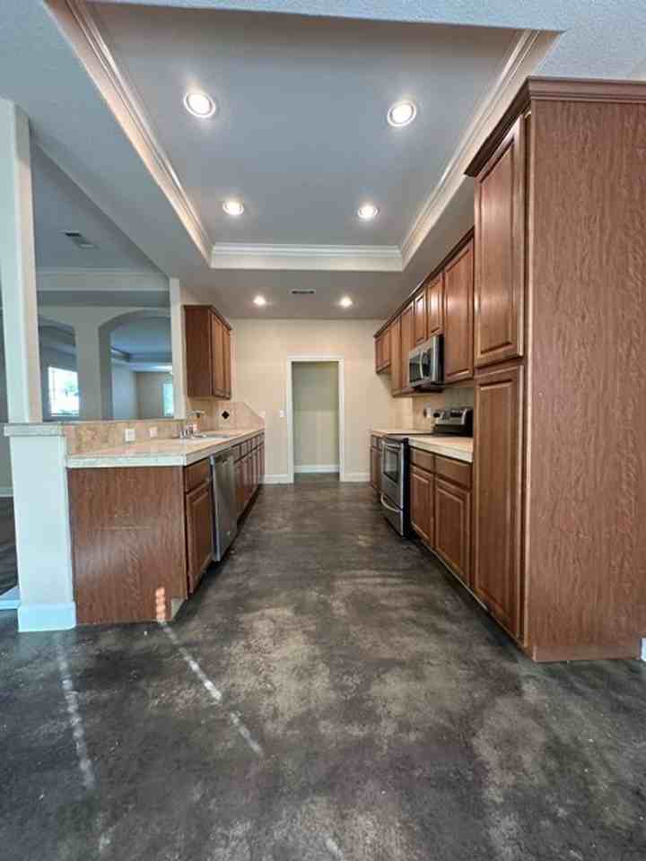 22114 Oban Dr - Photo 2 of 29