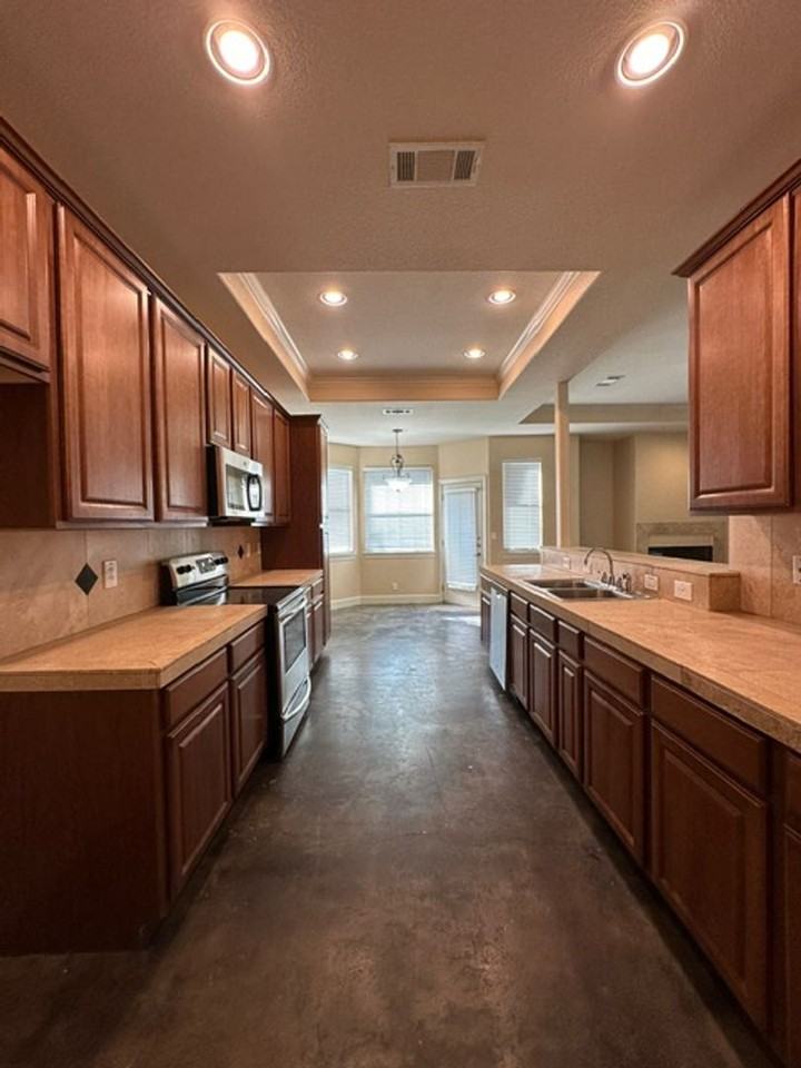 22114 Oban Dr - Photo 4 of 29