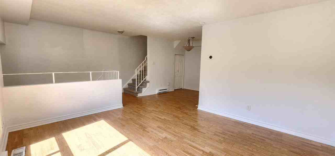 30 Forester Cres - Photo 3 of 16