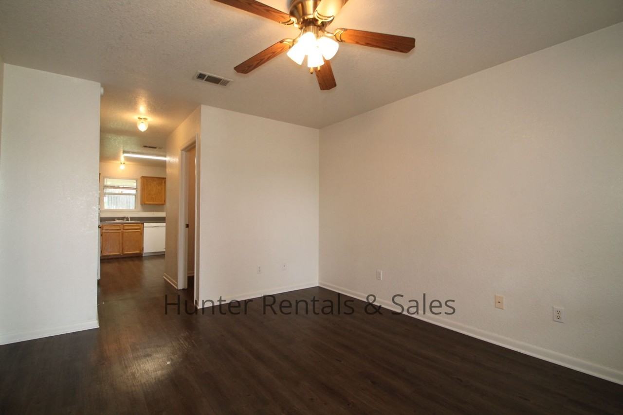 919 Rosewood Dr Apt A - Photo 6 of 26