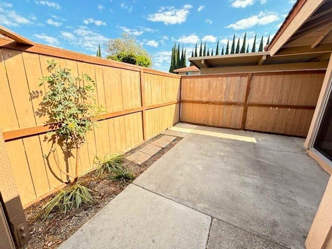 2174 Larch Ln - Photo 2 of 18