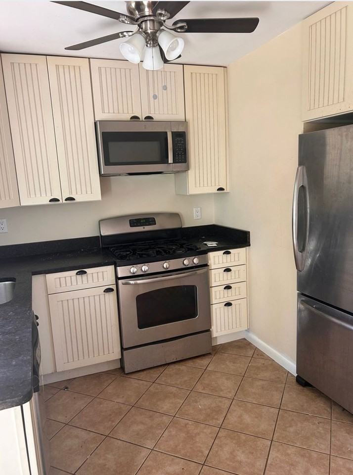 198 Woods Dr - Photo 2 of 16