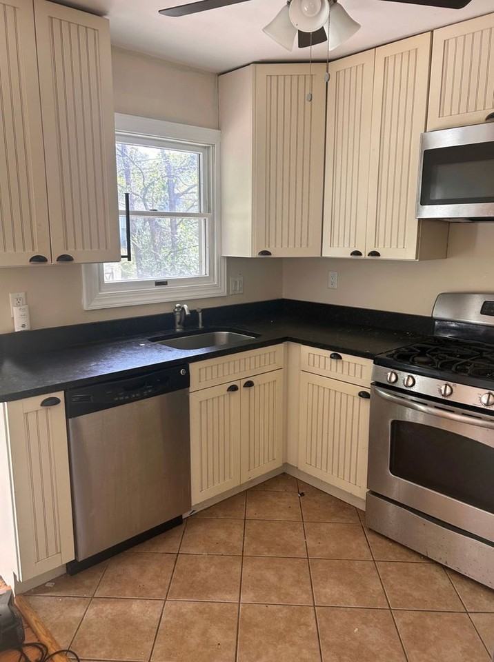 198 Woods Dr - Photo 3 of 16