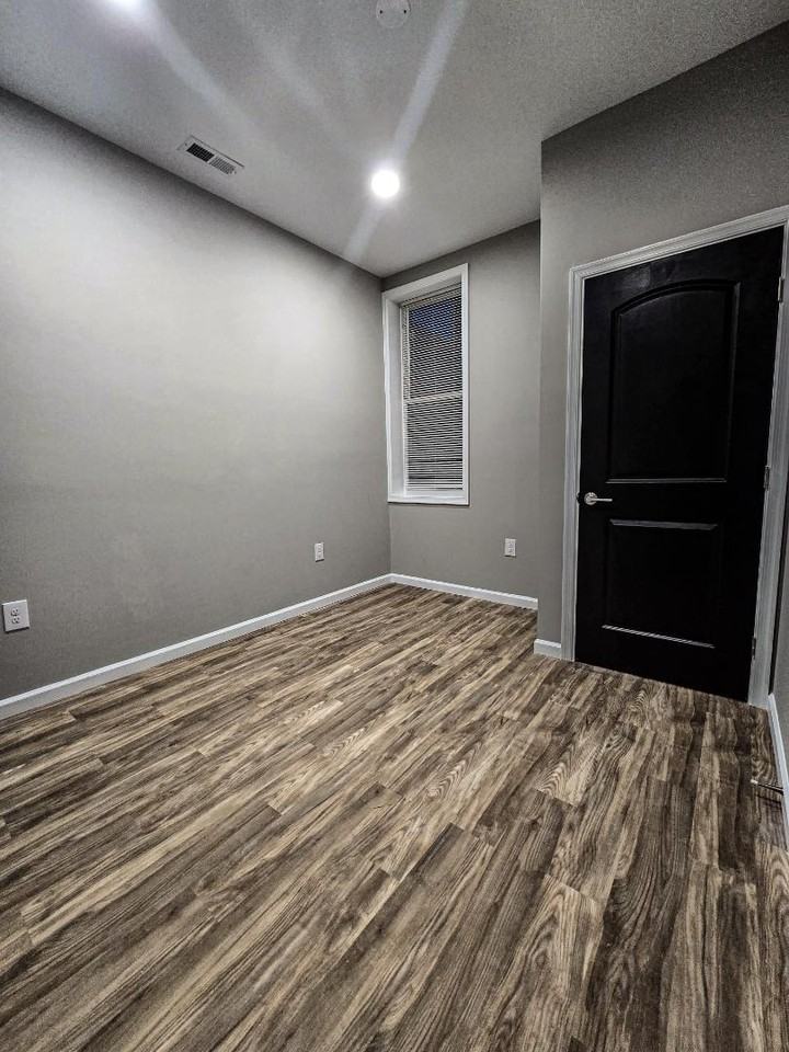 Auchentoroly Terrace - Photo 6 of 10