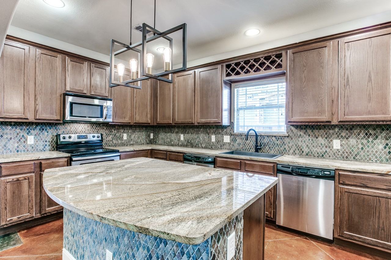 2710 Lubbock Ave #2710 - Photo 3 of 18