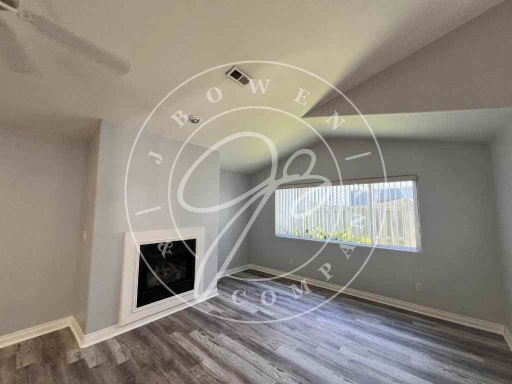 818 Hilltop Ln - Photo 3 of 10