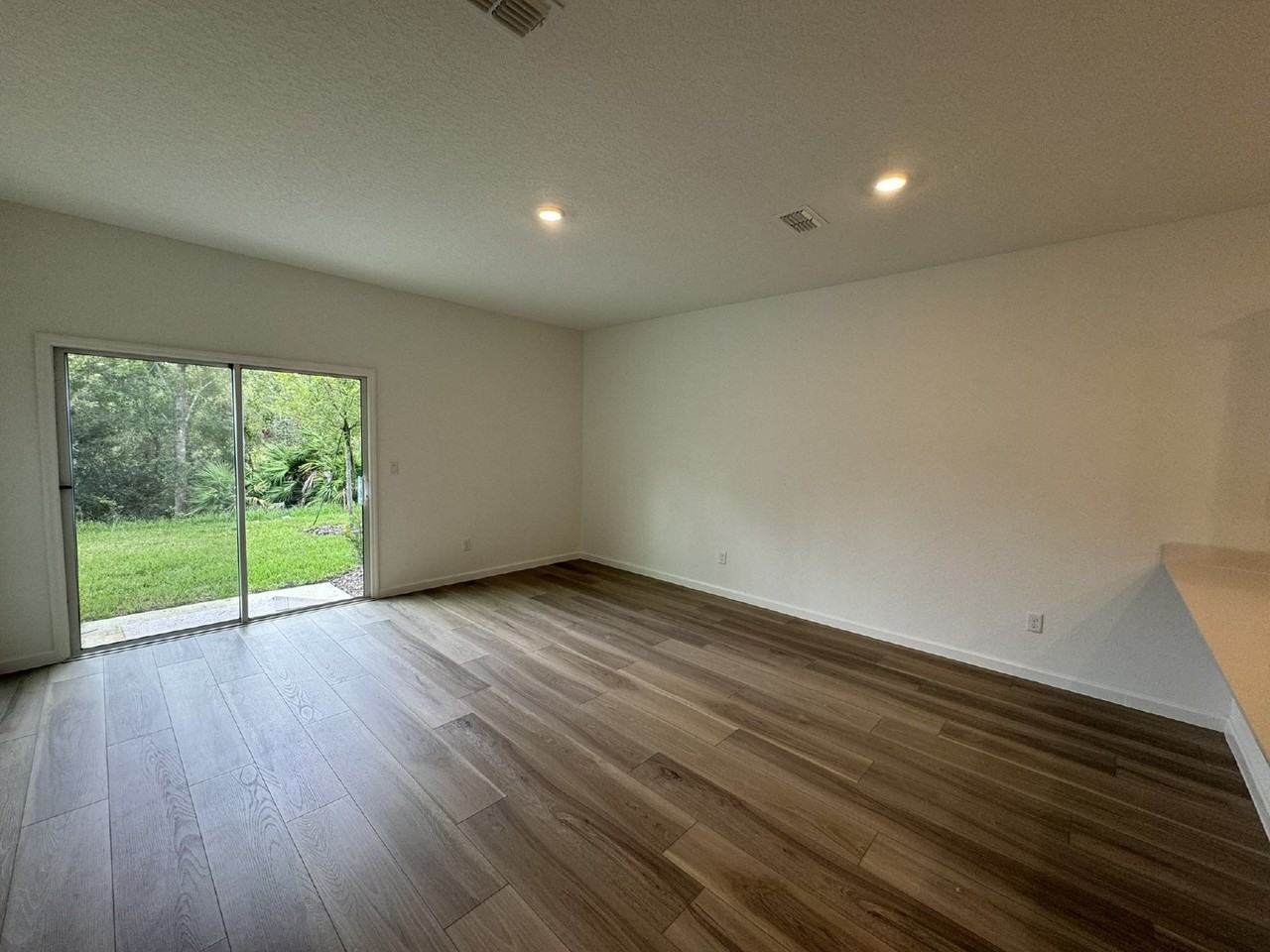 701 Holly Lakes Dr - Photo 2 of 13