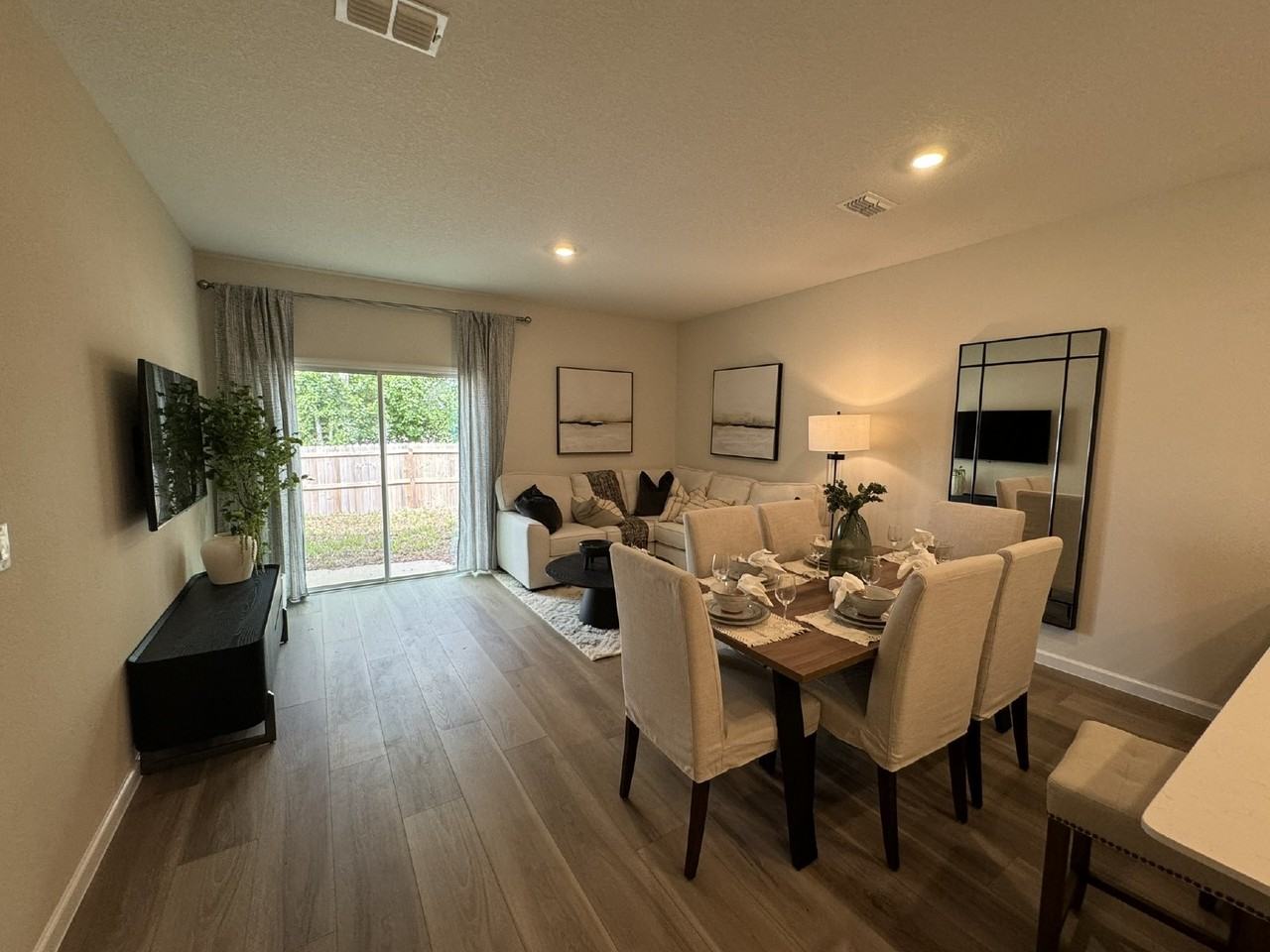 701 Holly Lakes Dr - Photo 3 of 13