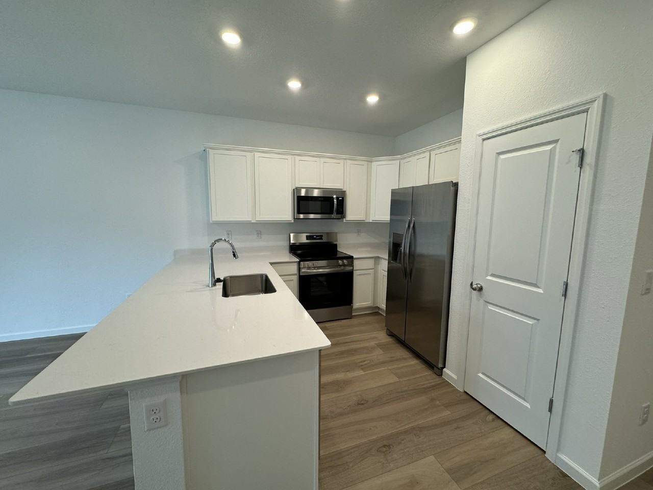 701 Holly Lakes Dr - Photo 5 of 13