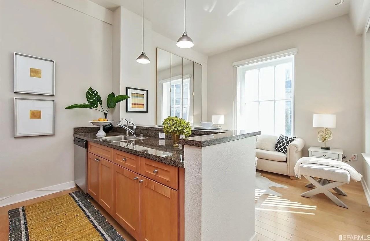 942 Market St - Photo 2 of 11