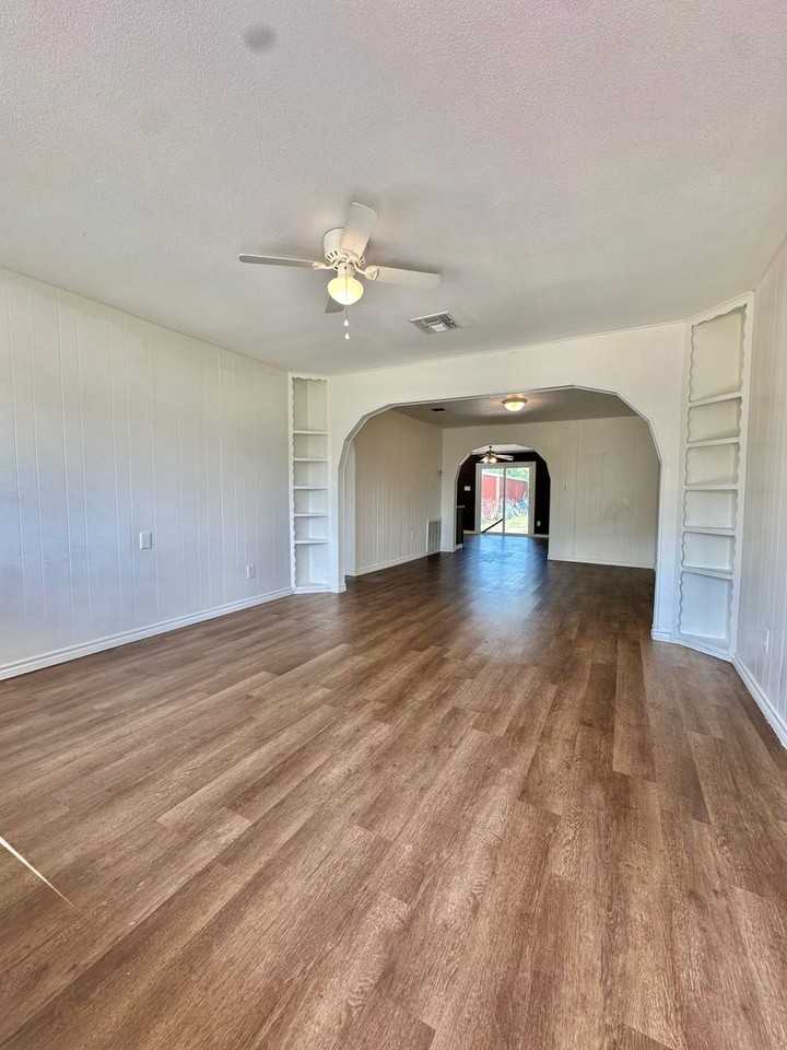 46 E 39th St - Photo 2 of 20