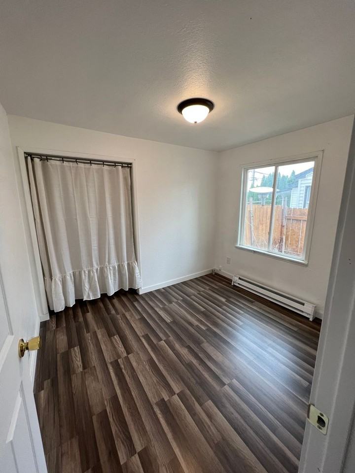 236 14th Ave Sw - Photo 3 of 7