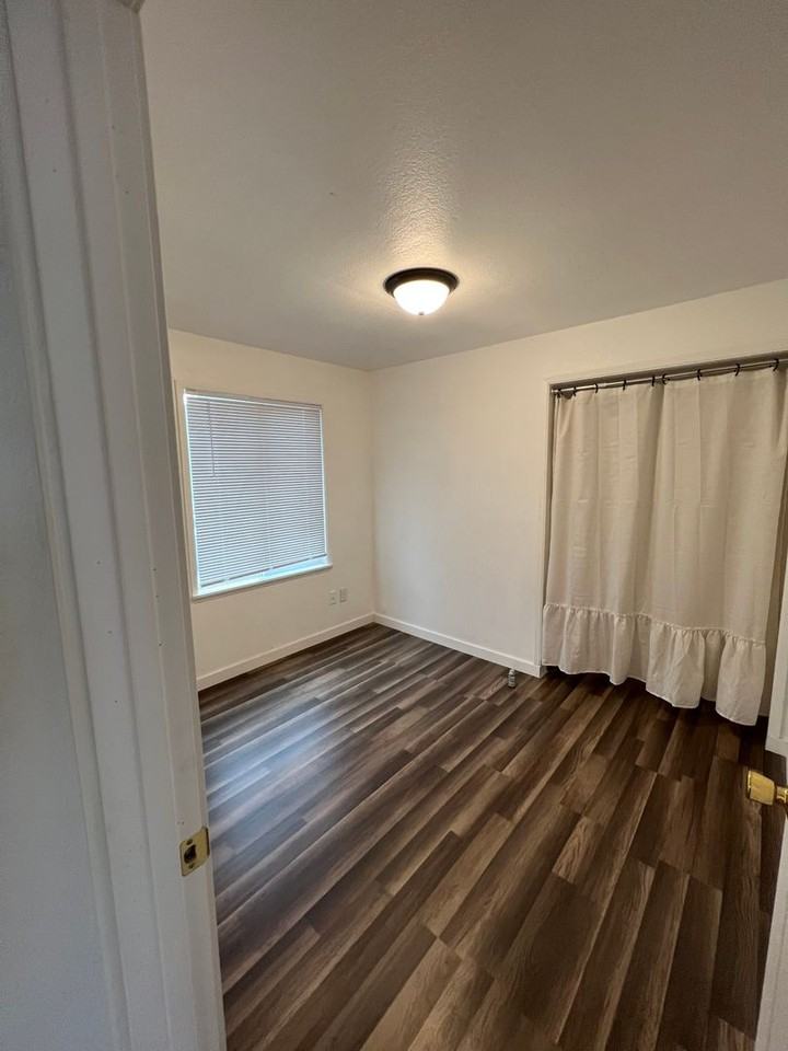 236 14th Ave Sw - Photo 4 of 7