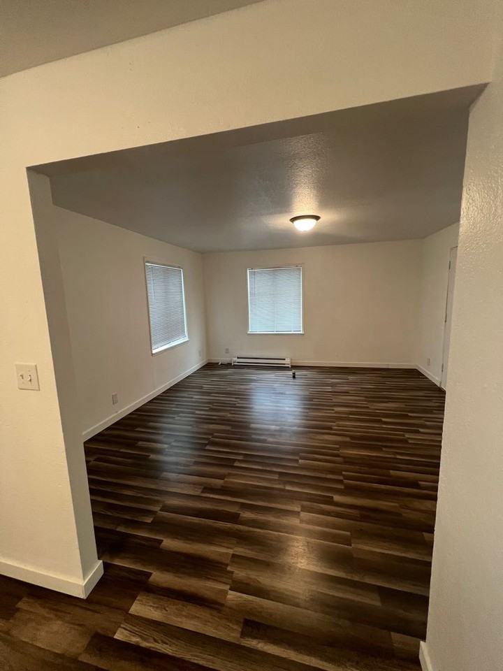 236 14th Ave Sw - Photo 5 of 7