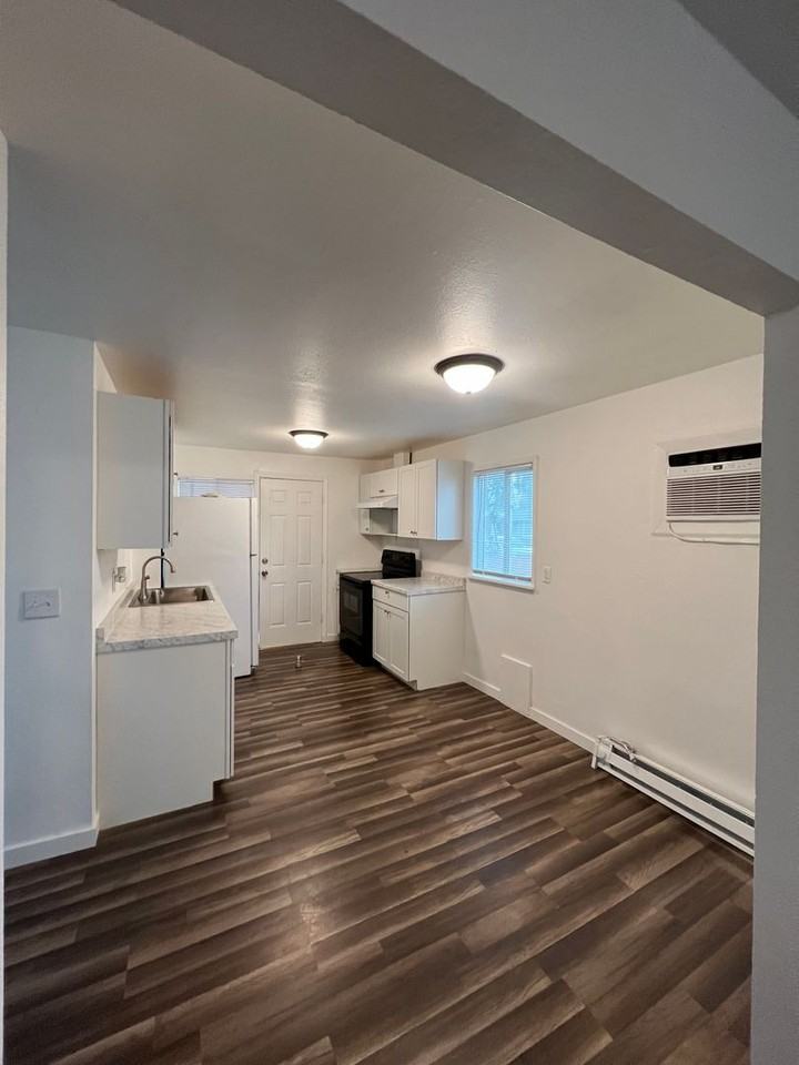 236 14th Ave Sw - Photo 6 of 7