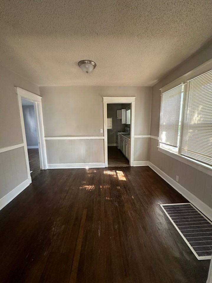 4036 E 68th Ter - Photo 2 of 9