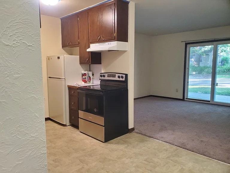 2302 Standish St - Photo 3 of 9