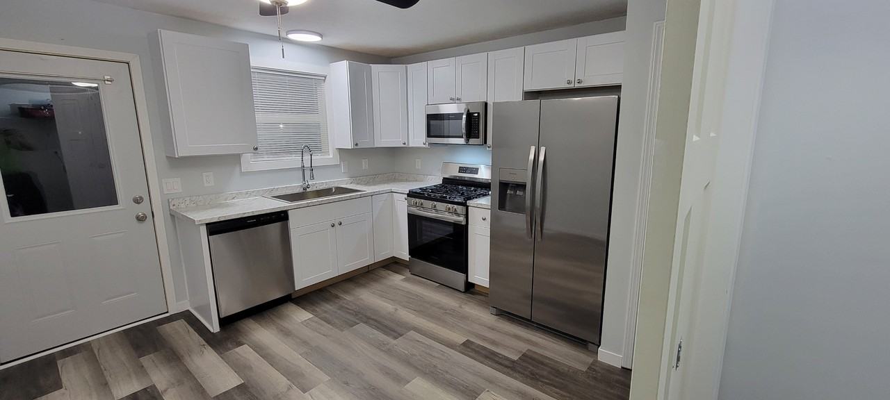 202 Lewis St #202 - Photo 3 of 19