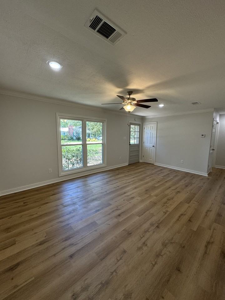 210 N Utica St #NA - Photo 2 of 9