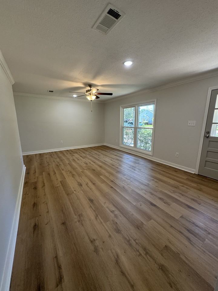 210 N Utica St #NA - Photo 3 of 9